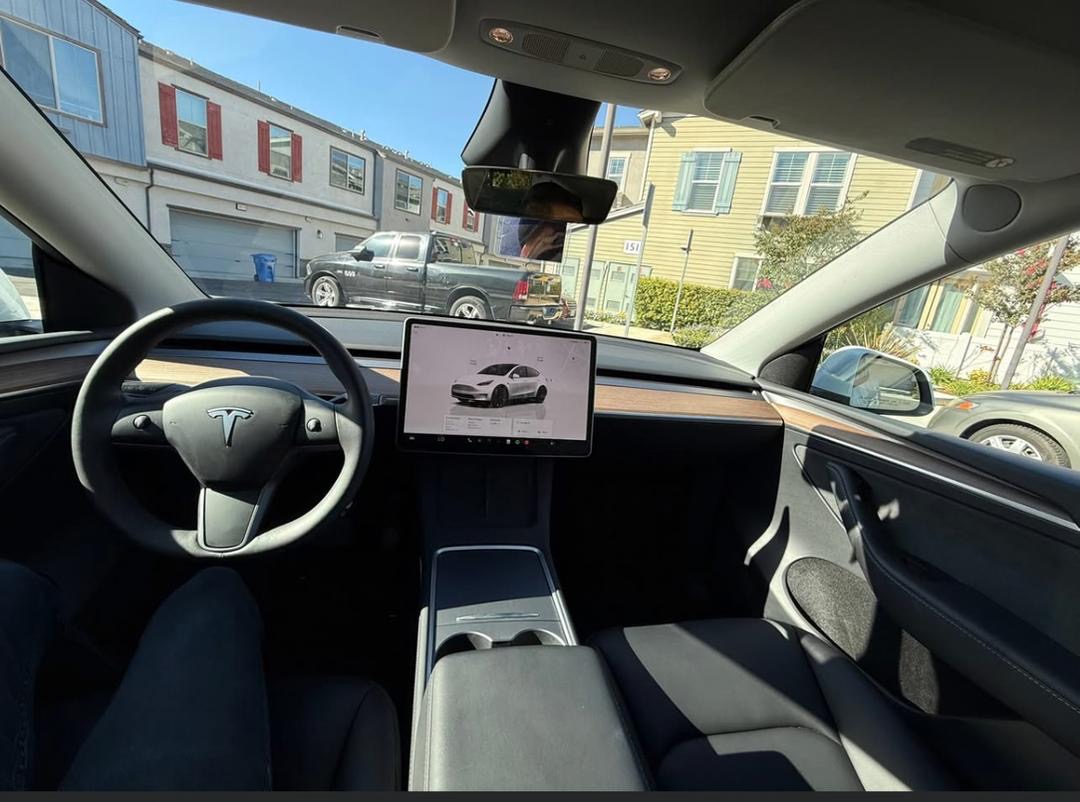 2024 Tesla Model Y Long Range AWD - Image 6