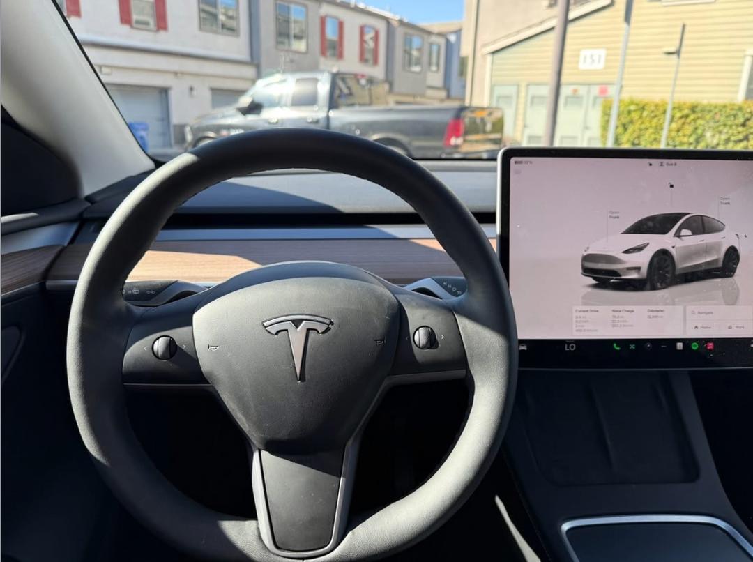2024 Tesla Model Y Long Range AWD - Image 7