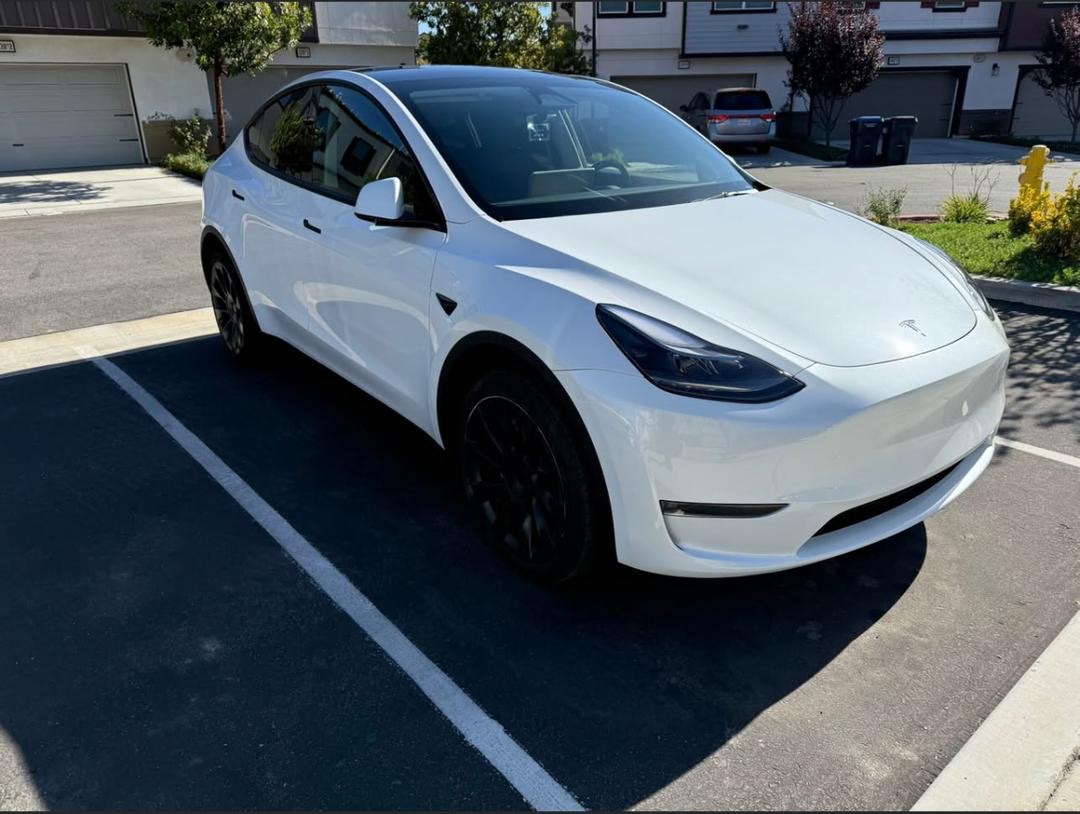 2024 Tesla Model Y Long Range AWD - Image 3