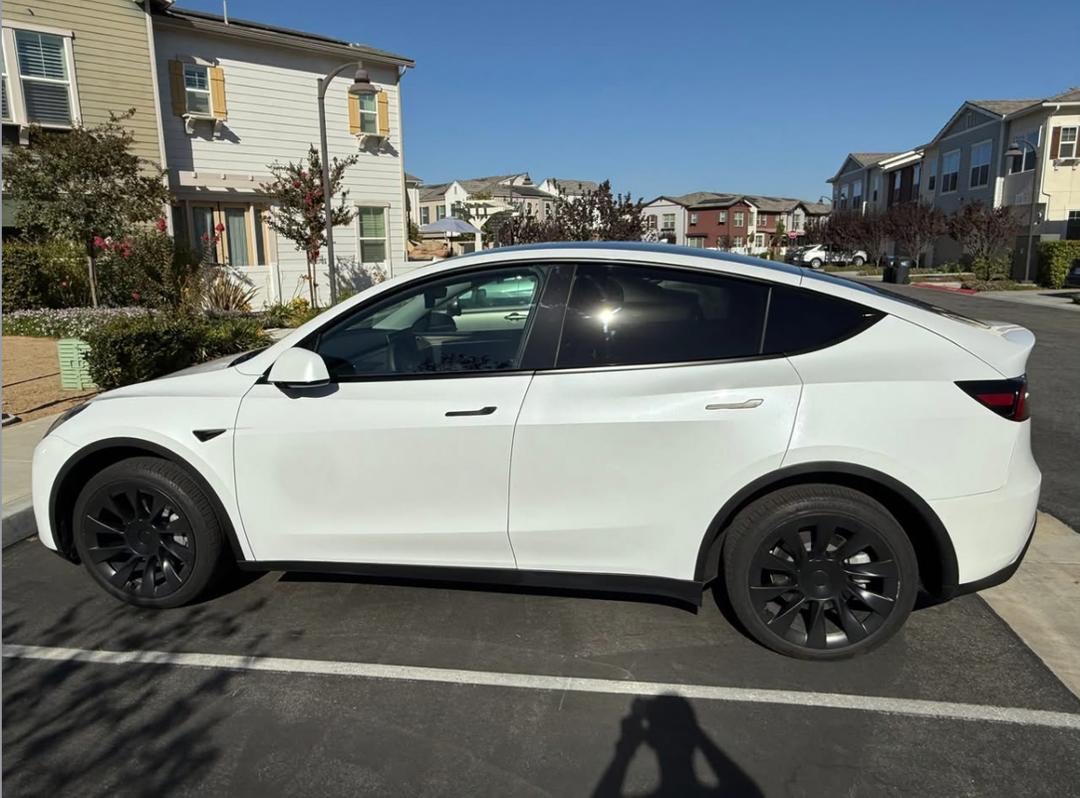 2024 Tesla Model Y Long Range AWD - Image 5