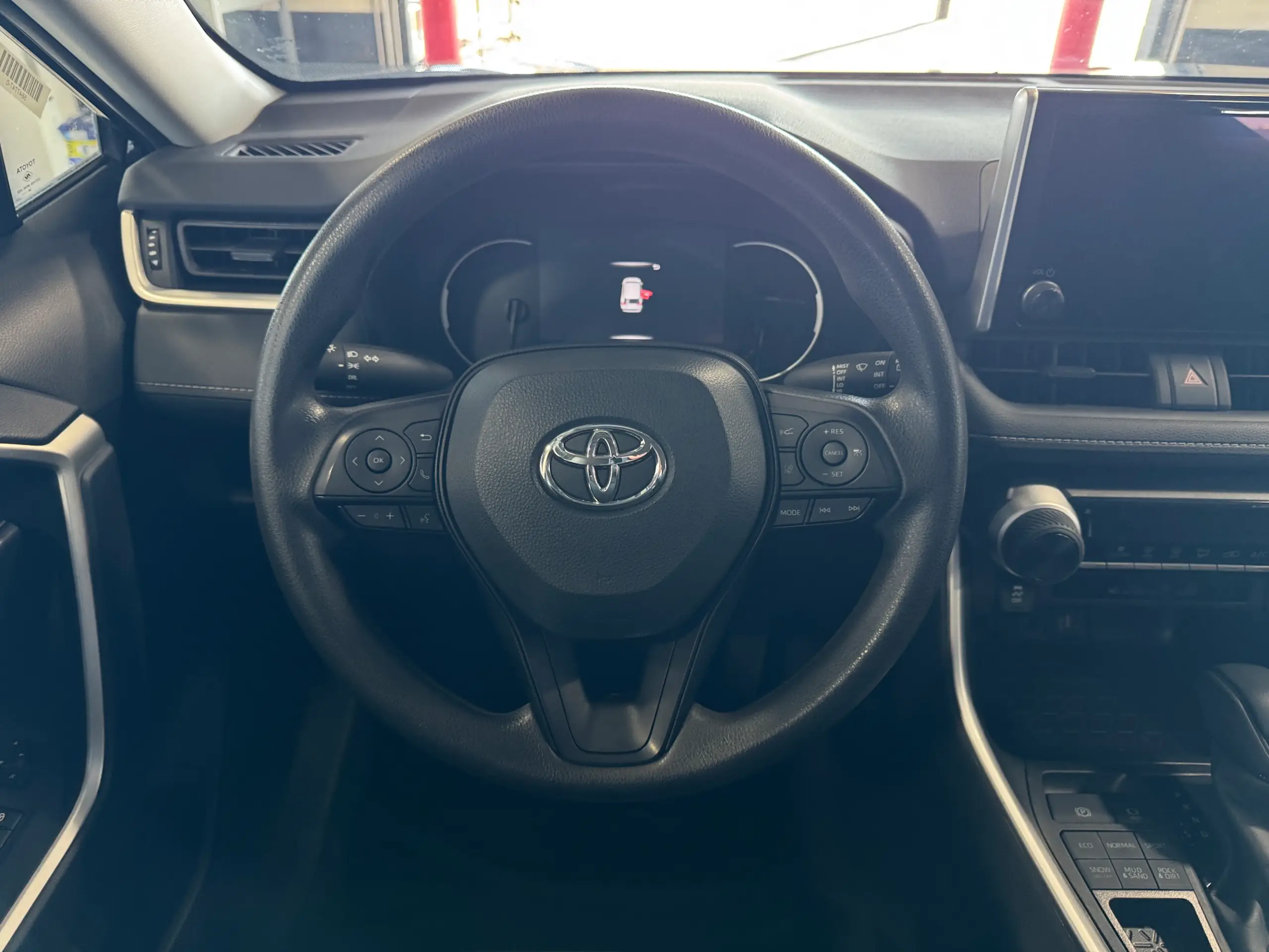 2025 Toyota RAV4 - Image 7